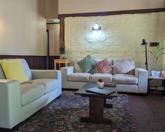 Treenbrook Cottages - Pemberton - Living room