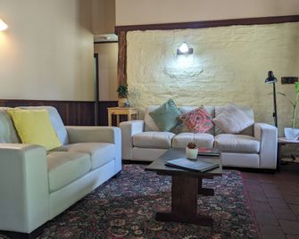 Treenbrook Cottages - Pemberton - Wohnzimmer