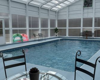 Tennessee Dream Getaway - Monterey - Pool