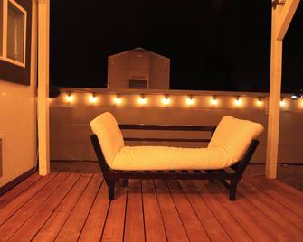 Romantic Hidden Tiny Home, 1 mile from the Sacramento river - Corning