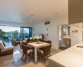 Northcape 1 Ocean Front 4 Bedroom 4 Bathroom Pool Golf Buggy 2 Kitchens Bbqs - Hamilton Island - Dining room