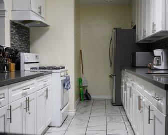 Be Our Guest-Shared Home Dr - Palmdale - Cocina