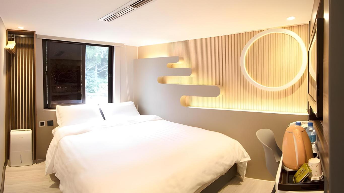 أليشان شيرمو إنترناشيونال توريست هوتل