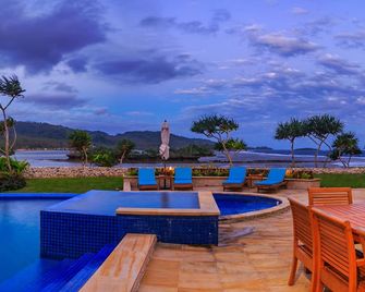Wavi Island Villas - Savusavu - Piscina