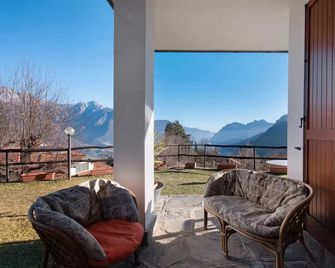 Bellagio Bellavista di Betty Appartamento Completo Open Space - Civenna - Balkon