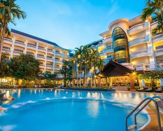 بوري أنكور ريزورت آند سبا - سيم ريب - حوض السباحة