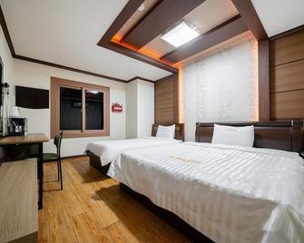 Jangheung Jinsong Tourist Hotel - Jangheung - Camera da letto