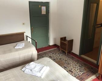 Hotel Alla Prisa - Carisolo - Schlafzimmer