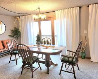 Welcome to Angel Mist Retreat - Pittsfield - Dining room