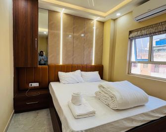 Aliza Hotel And Banquet - Kolkata - Bedroom