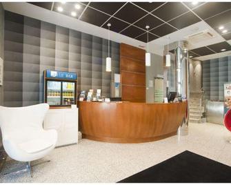 Duerming Longoria Plaza Hotel - Oviedo - Front desk