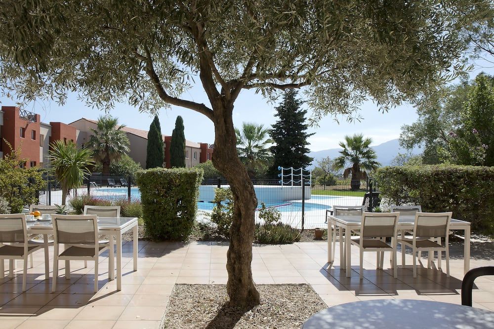 أوتل دو فيليدج كاتالان