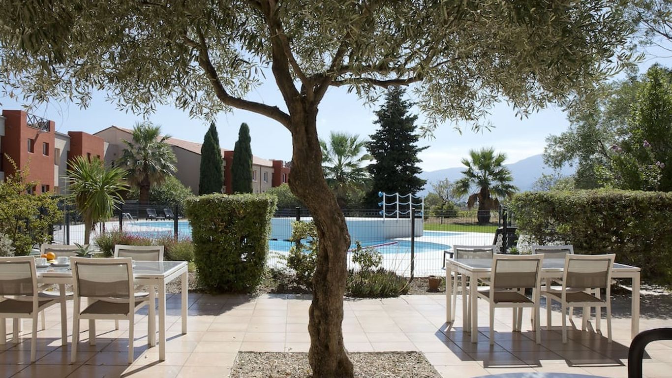 أوتل دو فيليدج كاتالان