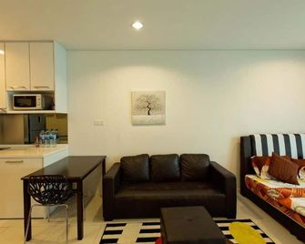 Resort Hostel In City - Kuala Lumpur - Living room
