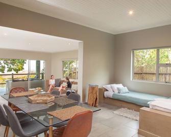 @Nature Luxury Cottages - Nelspruit - Dining room