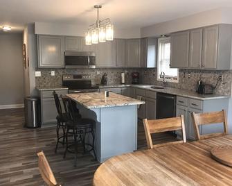 River Front & Lake View - Don't miss this ideal year round getaway! - Indian River - Kitchen