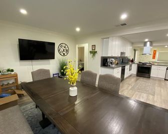 Lovely House In San Jose - San Jose - Sala de jantar