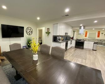 Lovely House In San Jose - San Jose - Sala de jantar