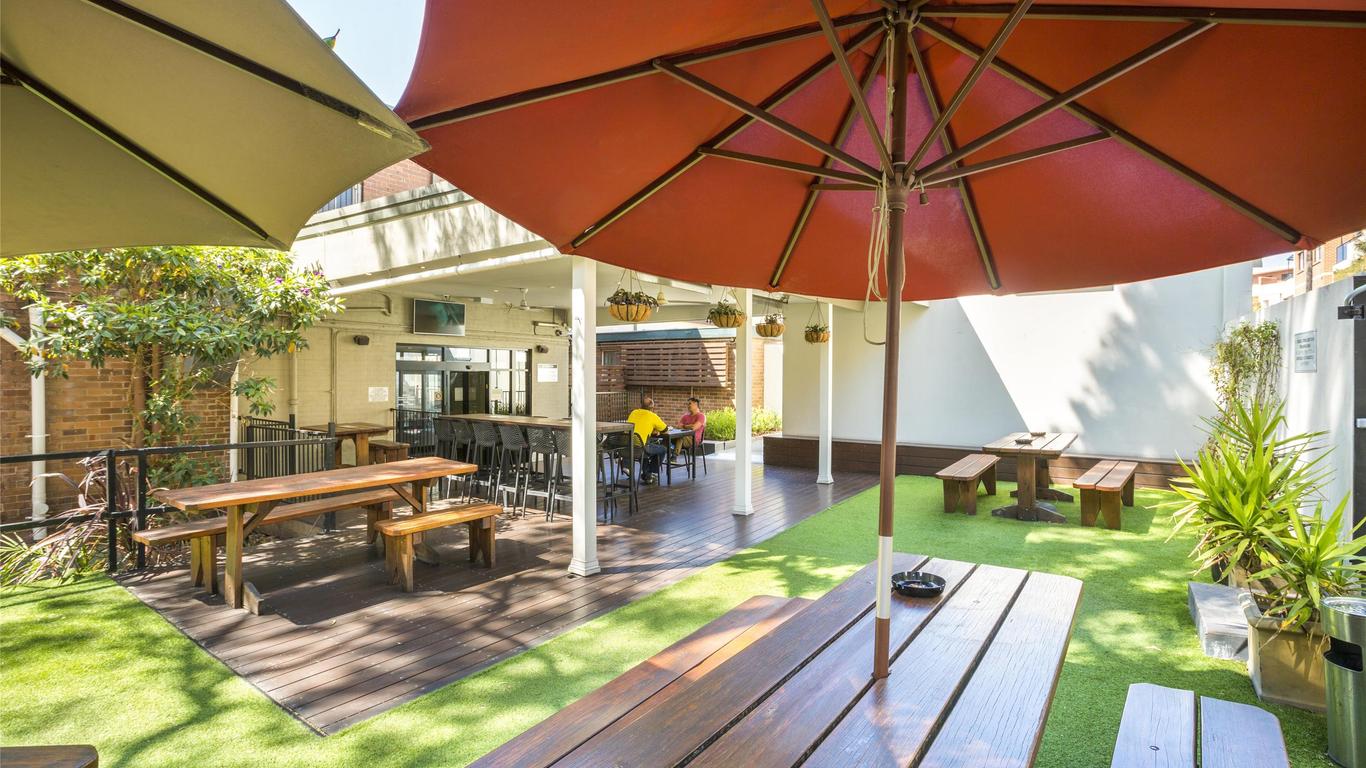 نايت كاب آت ريجينتس بارك هوتل