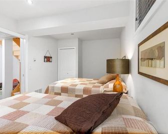 4 Bedroom Chalet Hike, Bike, Ski, Boat, Atv & Sled - Flesherton - Bedroom