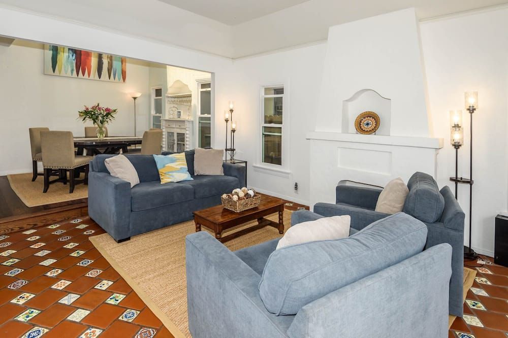 Beautiful property in a fantastic location in the heart of Belmont Shore - לונג ביץ' - סלון