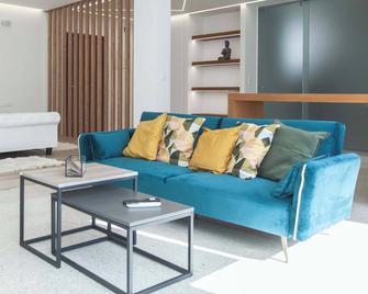 Stylish Modern Suite next to Piraeus Port - Piraeus - Living room