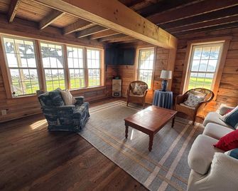 Spacious 5-bedroom house with AC, WiFi in awesome Harkers Island - Harkers Island - Pokój dzienny