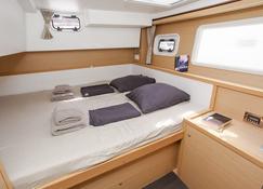 Catamaran Yacht - Lagoon 39 - La Rochelle - Bedroom