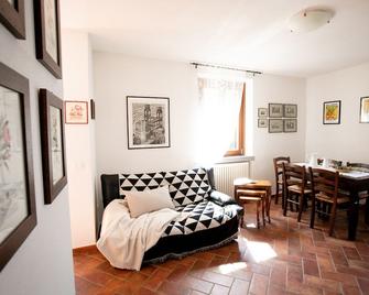 Iseolakerental - La Stallina - Monte Isola - Siviano - Salon