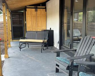 Cozy lake front house with dock on Lake Tillery - Albemarle - Innenhof