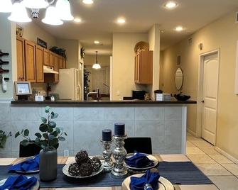 Reflections Retreat - Ocala - Kitchen