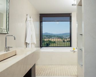 Castell d'Emporda - La Bisbal d'Empordà