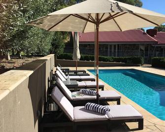 Luxurious Garden Spa Villa located in Steels Creek, Yarra Valley - Yarra Glen - Pool