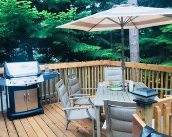 Total Renovated Sauble Beach Cottage - South Bruce Peninsula - Balcony