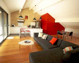 Home Town Center - Auch - Huiskamer