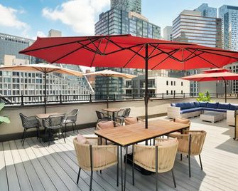 Even Hotel Long Island City - New York By IHG - קווינס - מרפסת
