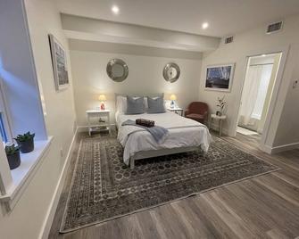 Private Modern Bedroom In a Central Location - Nantucket - Dormitor