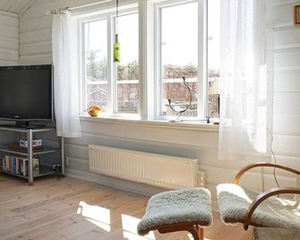 4 Person Holiday Home in Grundsund - Grundsund - Vardagsrum
