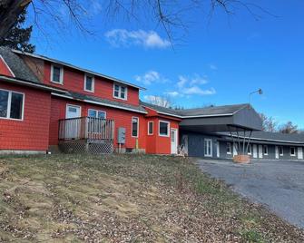 Charming motel rooms in nice Watertown NY - Watertown - Building