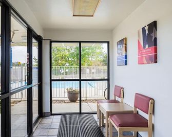 Motel 6 Rochester. Mn - Rochester - Lobby