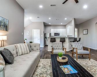 Stylish, Recently Renovated - Frisco - Living room