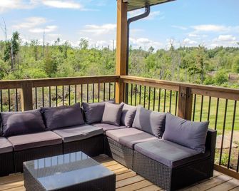 The Rapids | Riverfront Cottage, Hot Tub | Beach - Tweed - Balcony