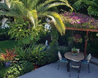 Pet Friendly Tropical Studio With Private Kitchen And Bath - Fort Lauderdale - Patio
