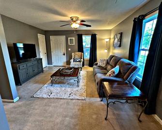 Midtown Oasis - Mountain View - Вітальня