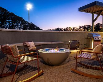 Home2 Suites by Hilton Smithfield Selma - Smithfield - Balkón
