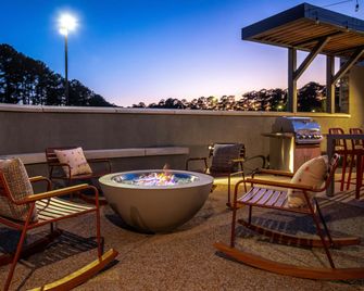 Home2 Suites by Hilton Smithfield Selma - Smithfield - Balkón