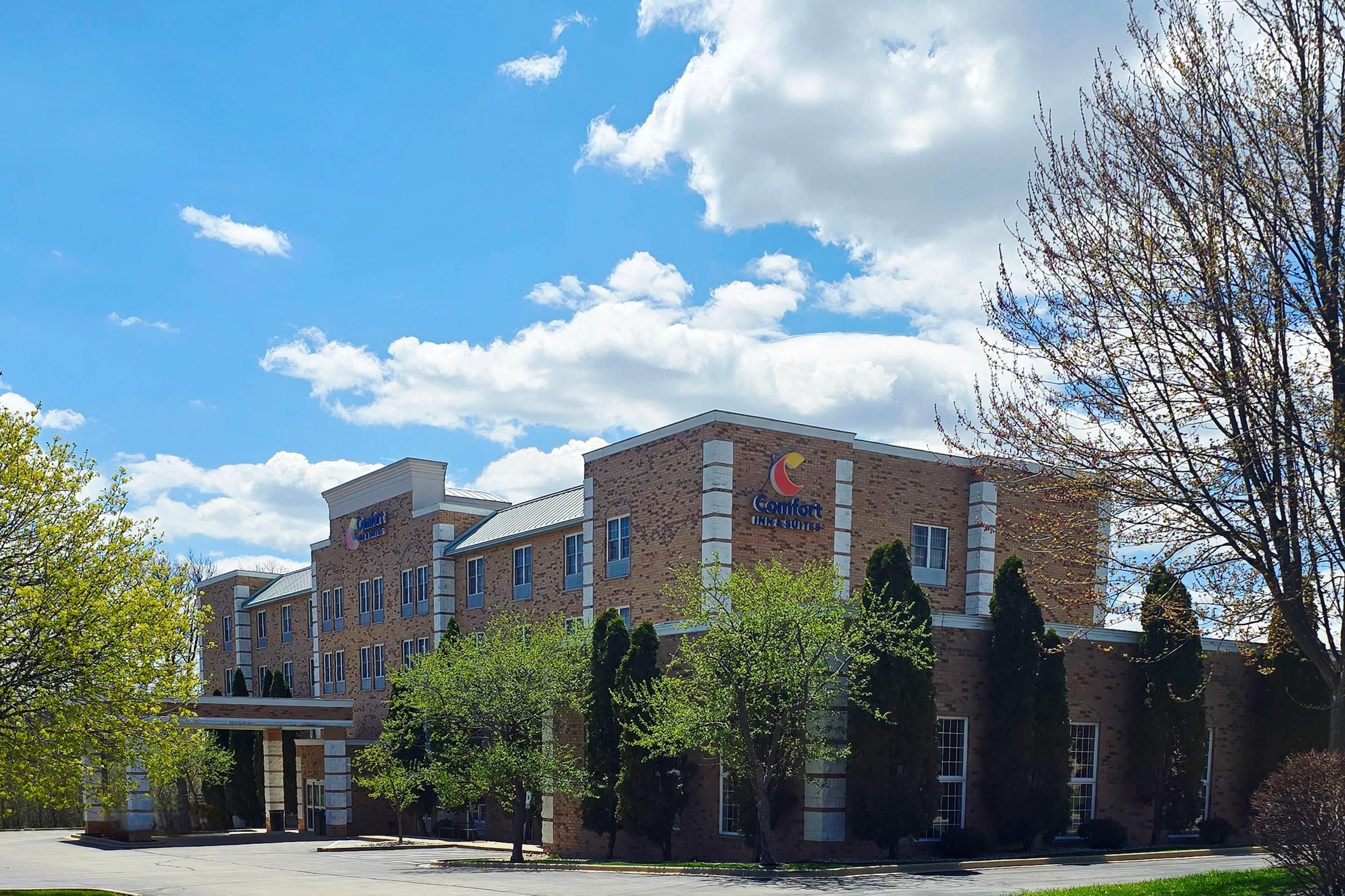 Comfort Inn and Suites Grafton-Cedarburg - Grafton - Gebouw