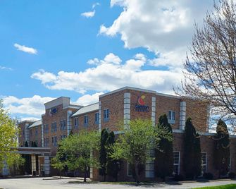 Comfort Inn and Suites Grafton-Cedarburg - Grafton - Bâtiment