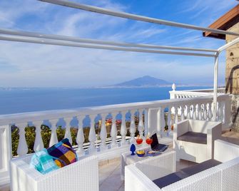 Villa Luisa seaview and pool - Massa Lubrense - Balcón