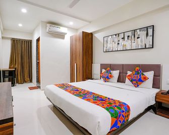 Fabhotel La Victoria - Galaxy Circle - Surat - Slaapkamer